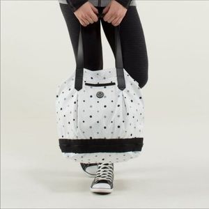 Lululemon Enlighten Expand bag EUC cute! Lulu 🍋